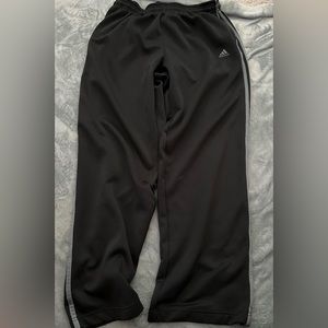 Men’s jogger pants.